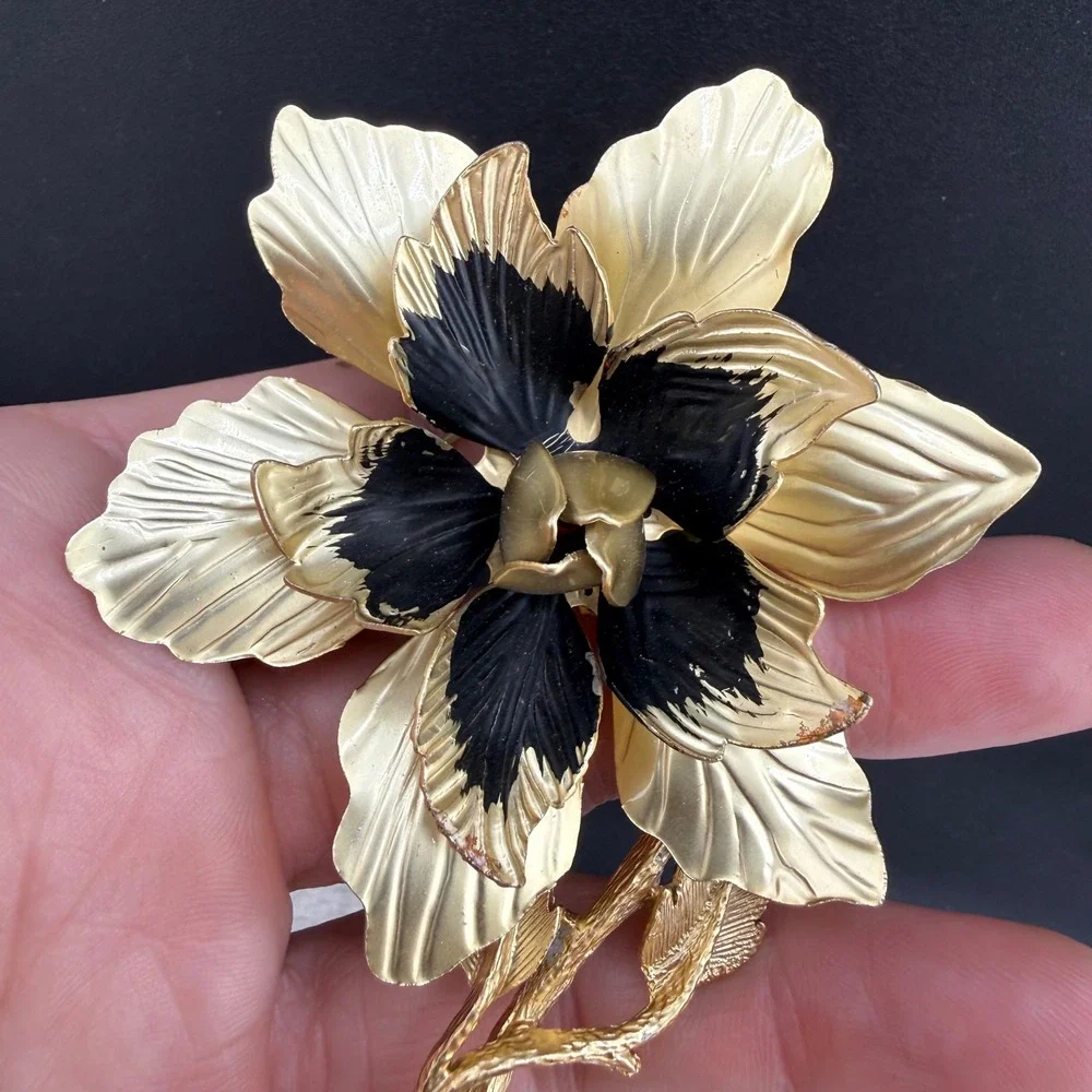 Vintage Hedy Flower Brooch Gold Black Enamel Textured Floral Pin READ